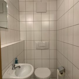 separates WC