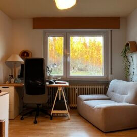 Zimmer mit Blick zum Wald