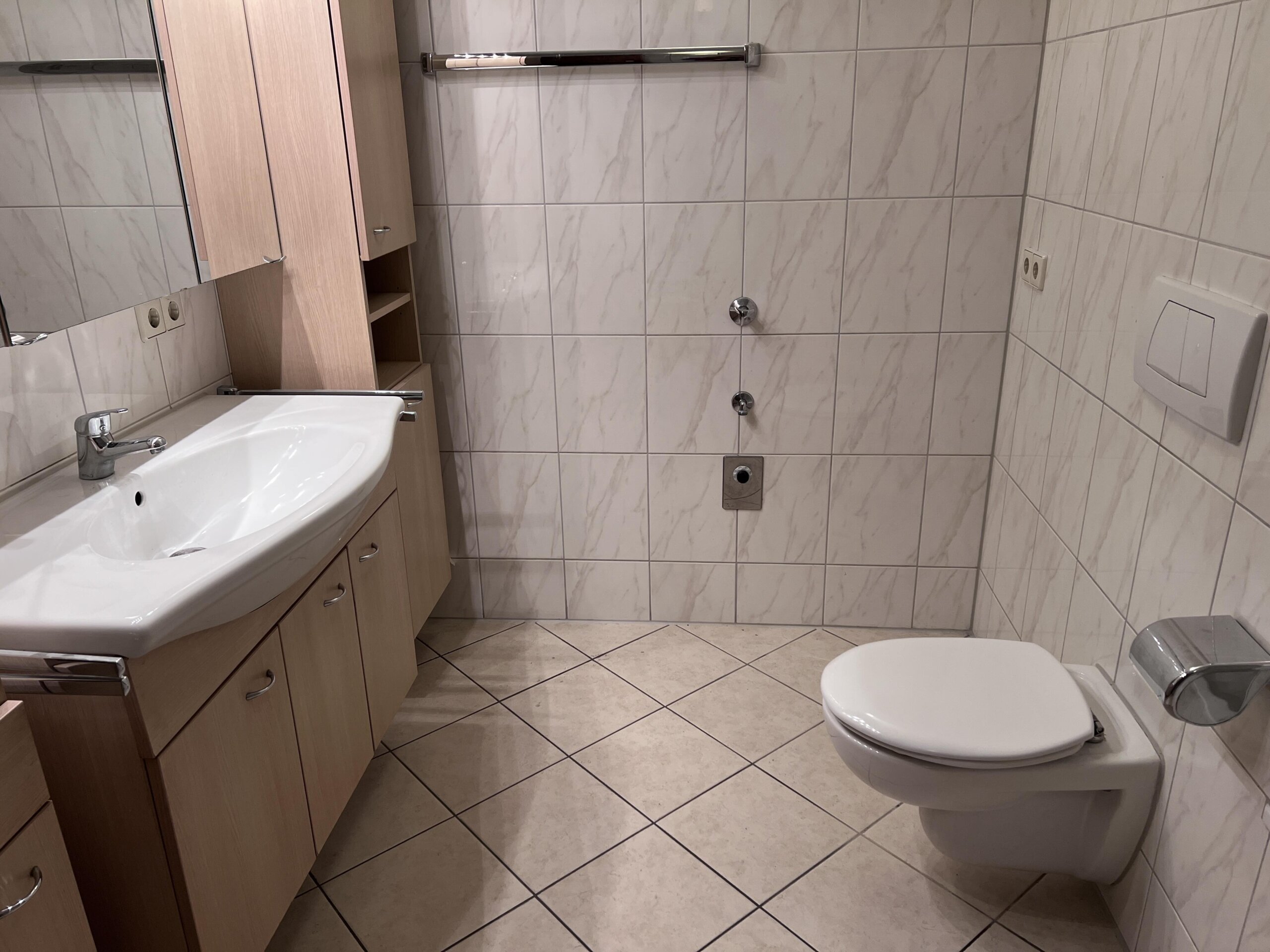 Einbauschränken + Waschmaschinen-Anschluss