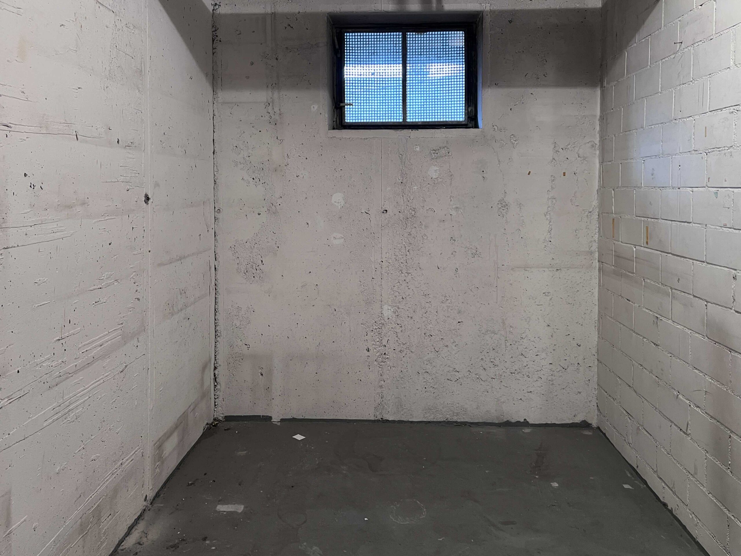 Kellerraum mit Steckdose