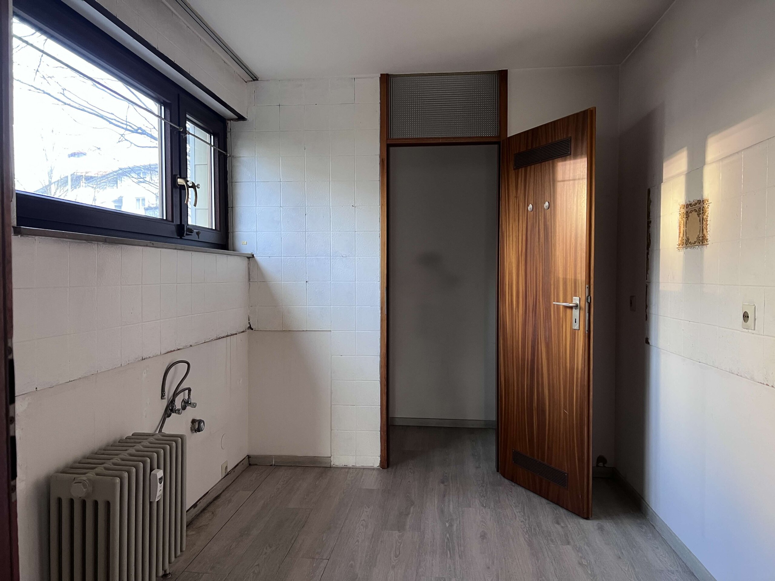 Küche mit Speisekammer