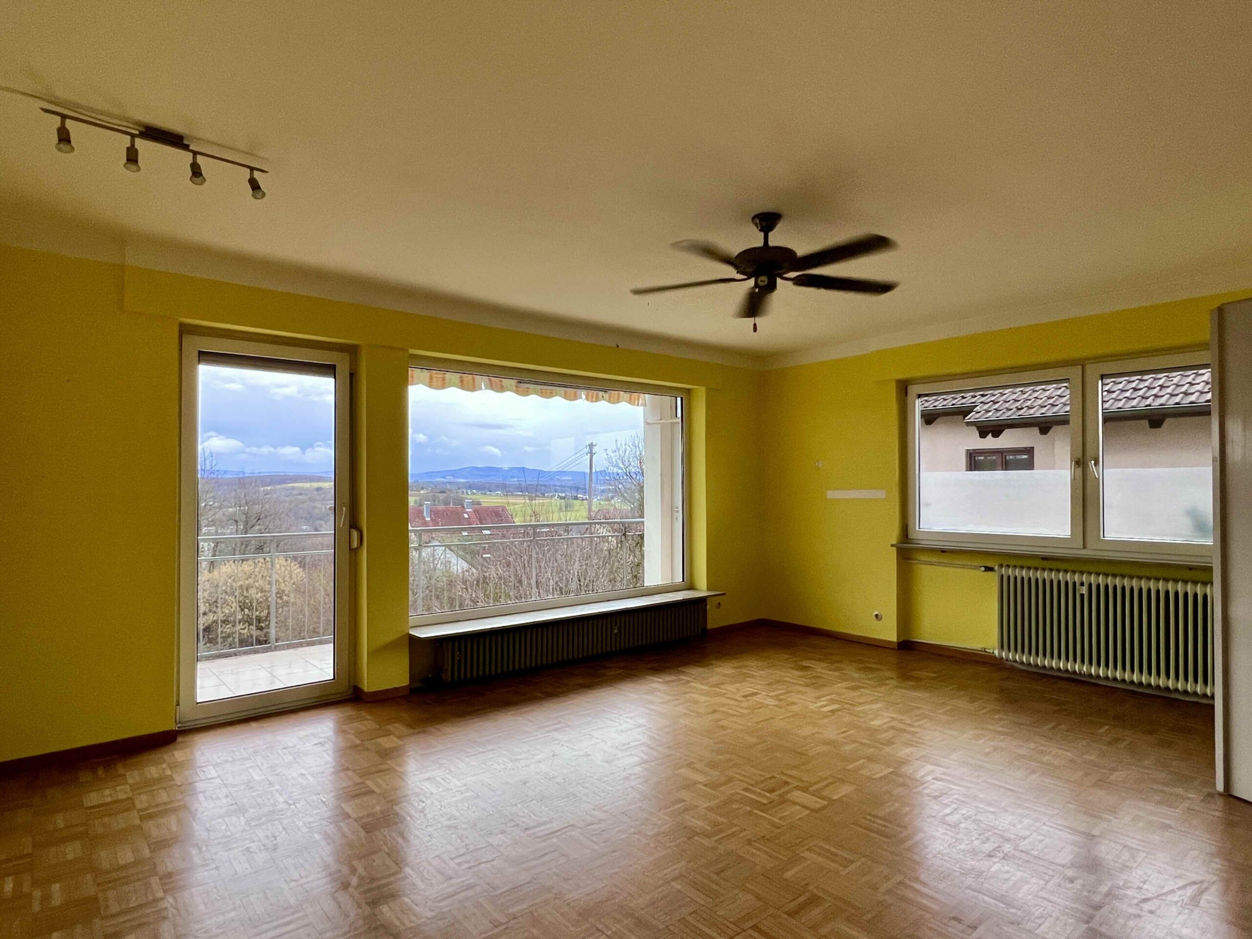 OG Wohnzimmer mit fantastischem Aussichtsbalkon