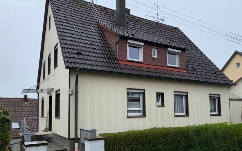 2-Zi-Einliegerwohnung mit eigenem Eingang. Ruhige Wohnlage.