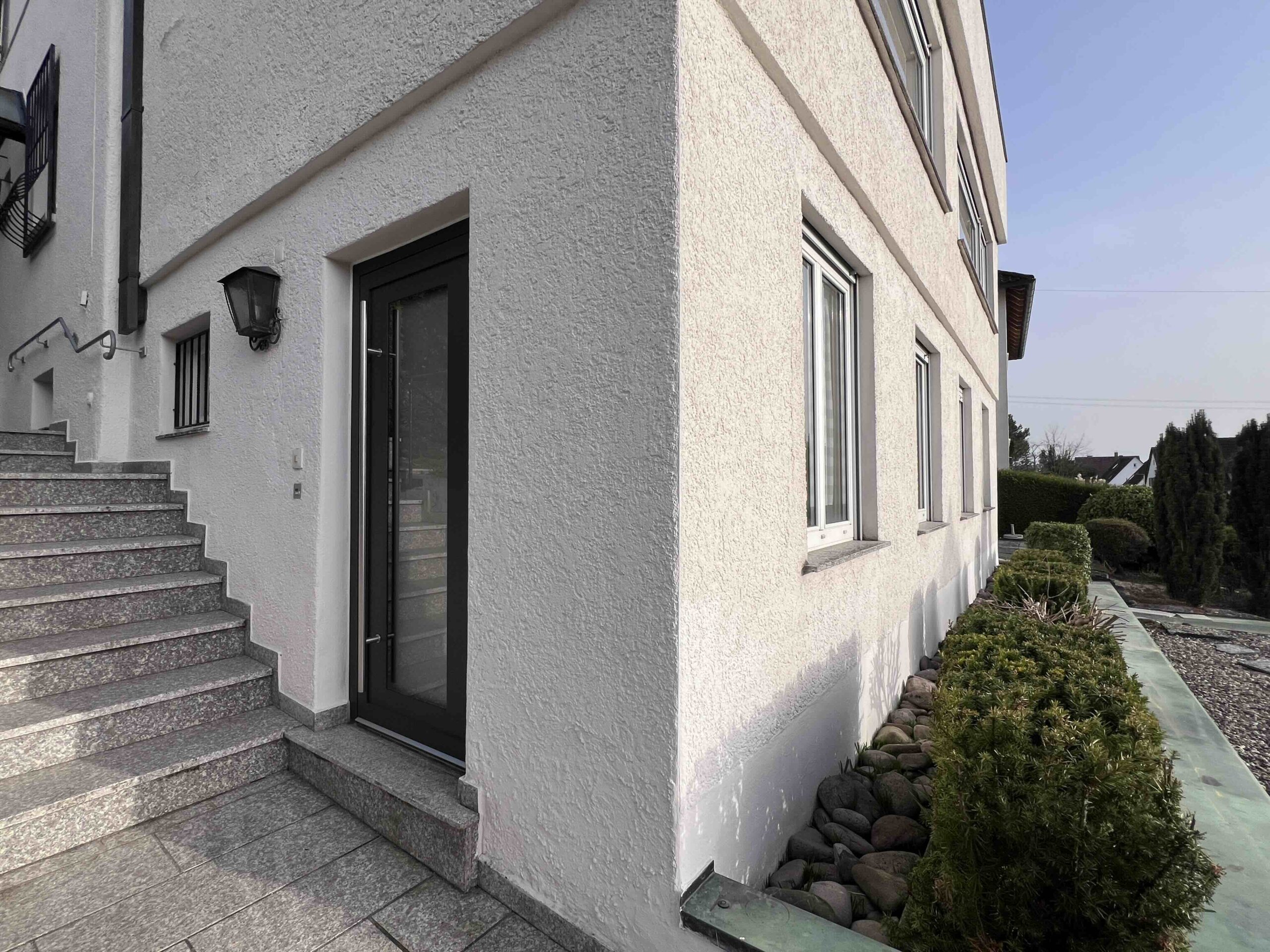 Separater Eingang zur Einliegerwohnung