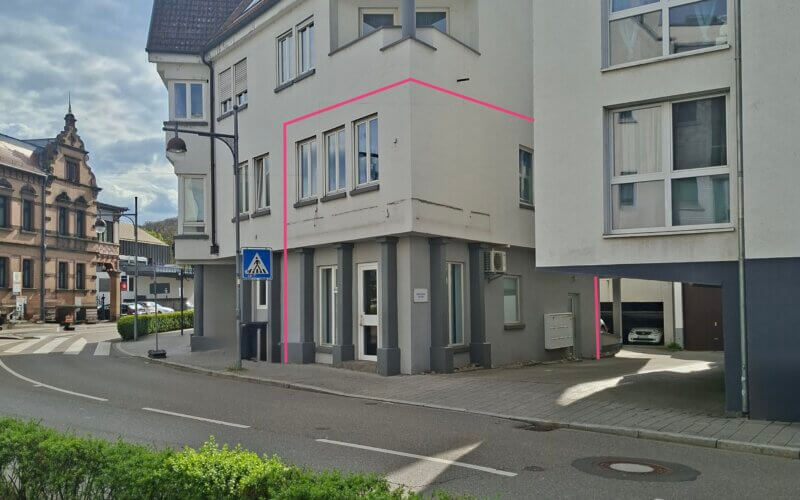Maisonette-Gewerberäume/Büro + 2 überdachte Stpl. Esslinger Straße. Frei.