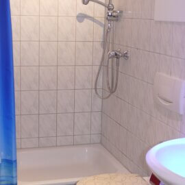 innenliegendes Bad mit Dusche