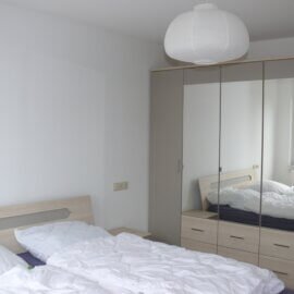 schönes helles Mobiliar