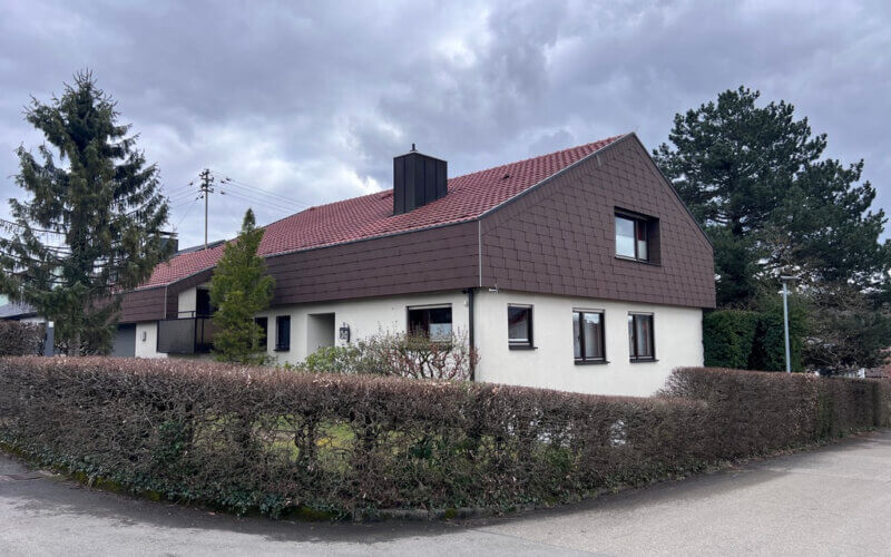 Schönes Einfamilienhaus mit Einliegerwohnung zum Verkauf. Doppelgarage. Frei.