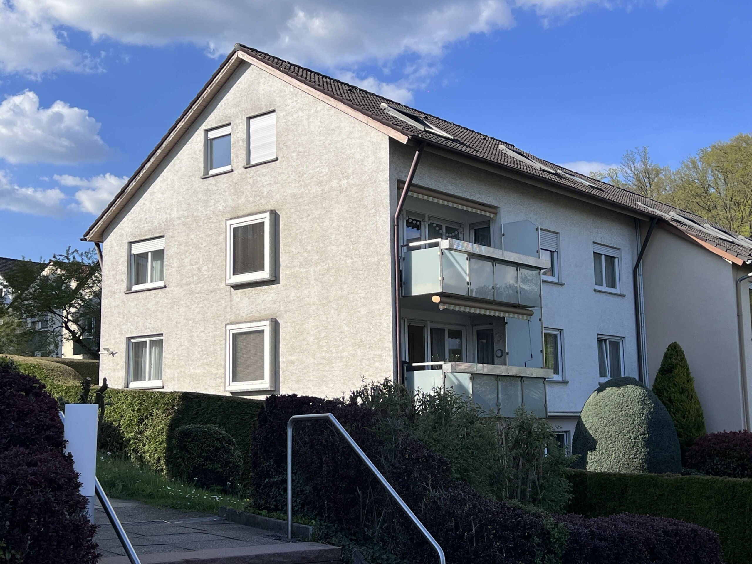 Stattliche Doppelhaushälfte in bester Aussichtslage