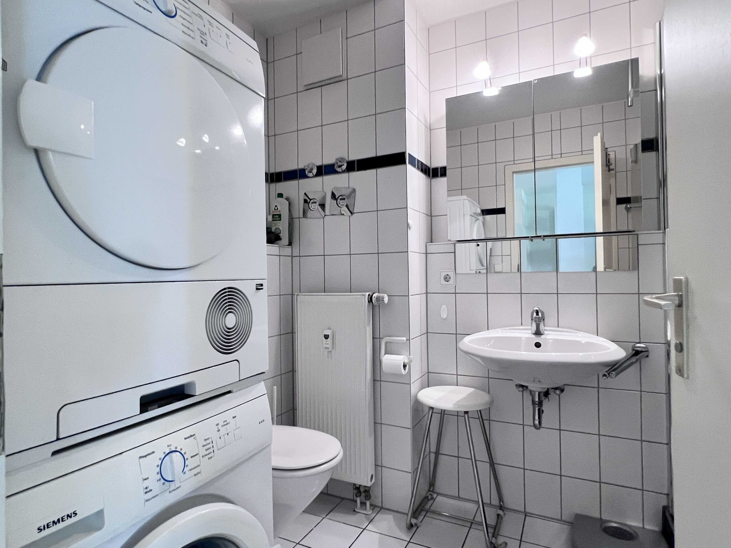Badezimmer inkl. Waschmaschine und Trockner