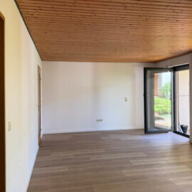 großzügiiges Wohnzimmer