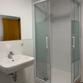 neues Bad mit Dusche + WM-Anschluss