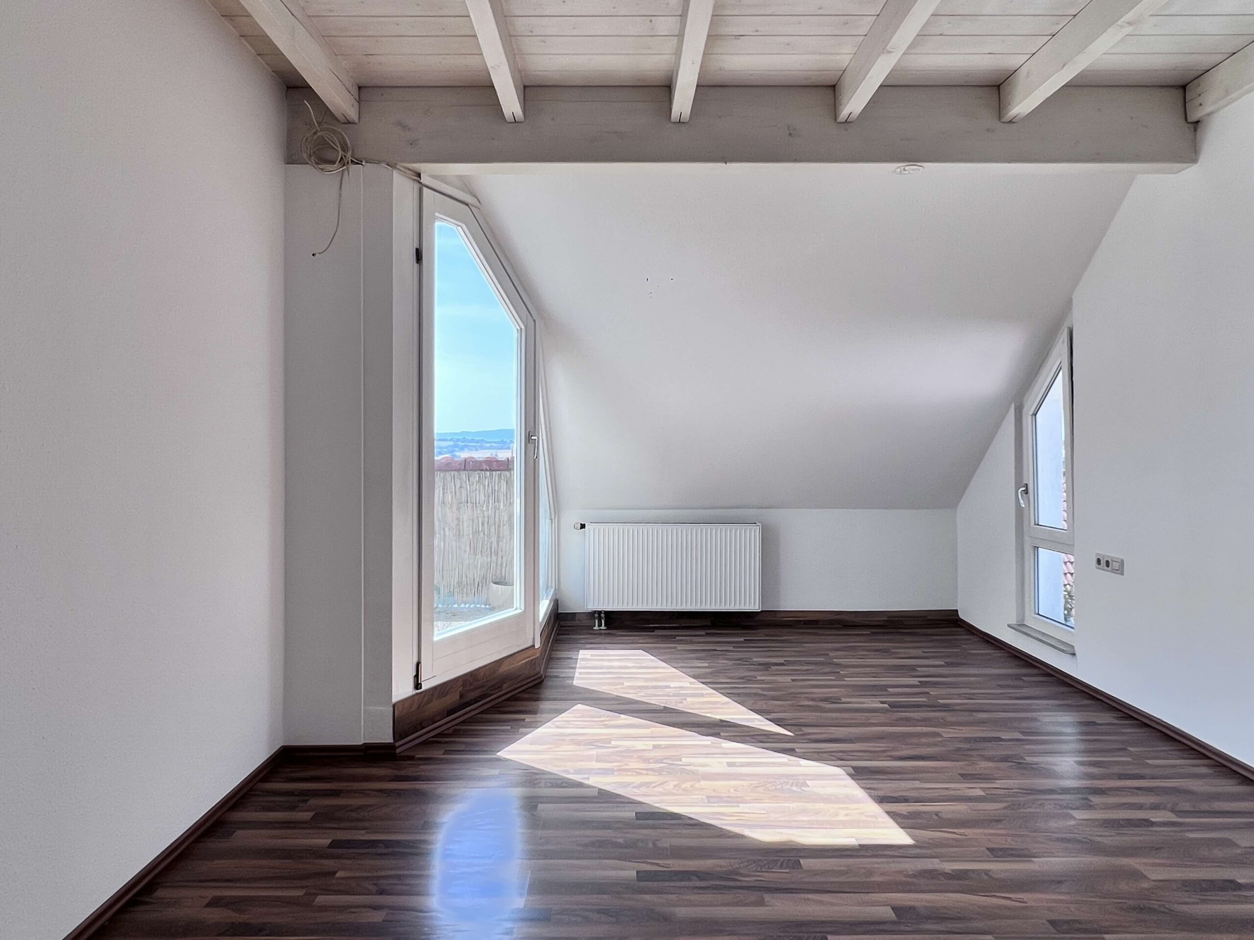 Ebene 1 Zimmer 2 mit Balkonzugang