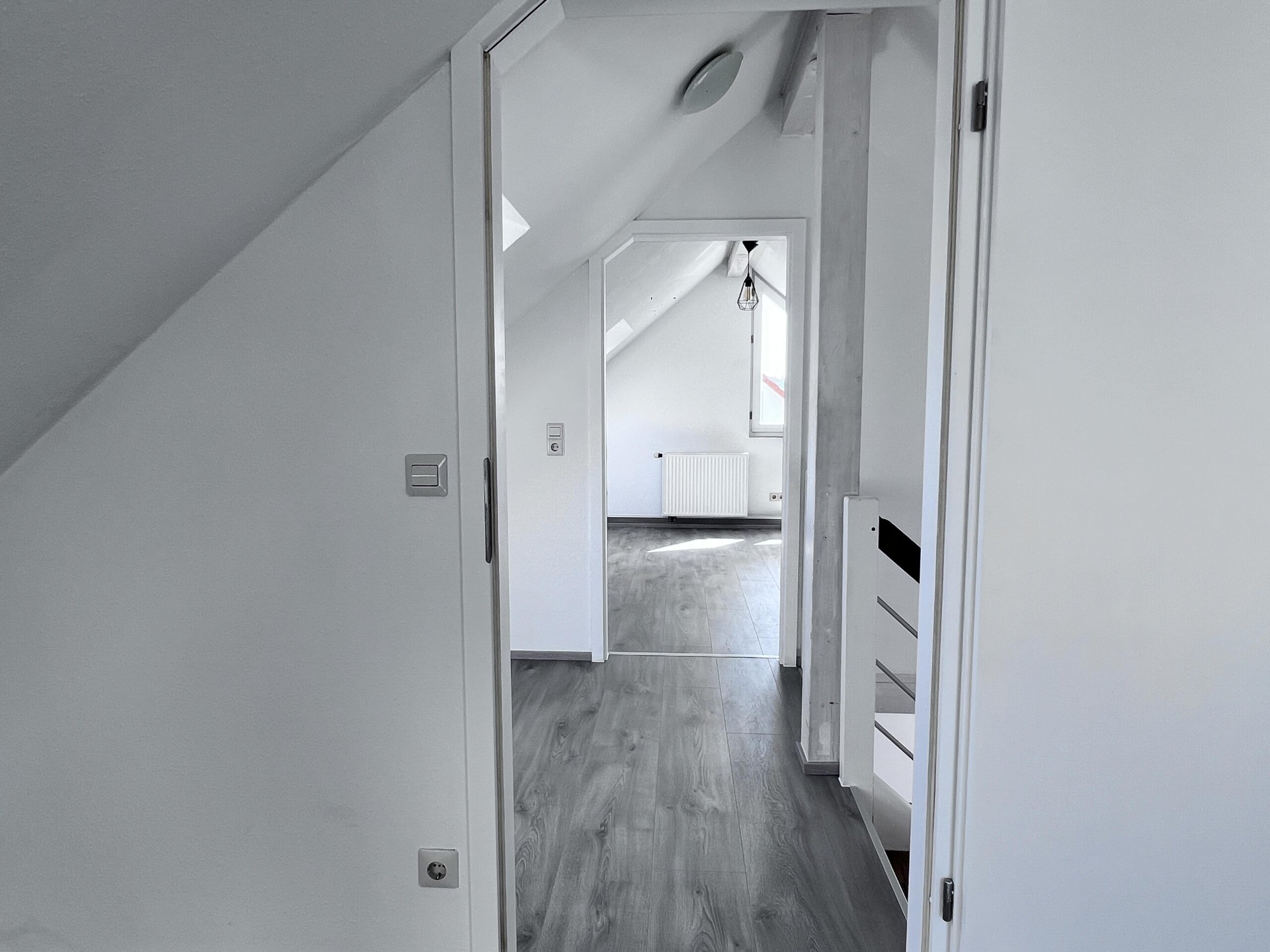 Ebene 2 mit neuem Laminatboden