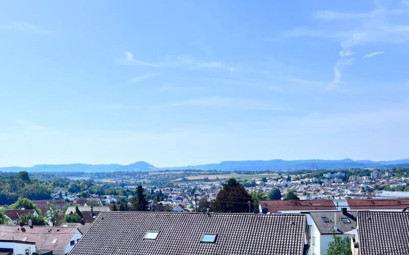 Maisonettewohnung mit Dachbalkon. 3. + 4. OG. Großzügiges Wohnen auf 120 qm. Inklusive Stellplatz. Frei.