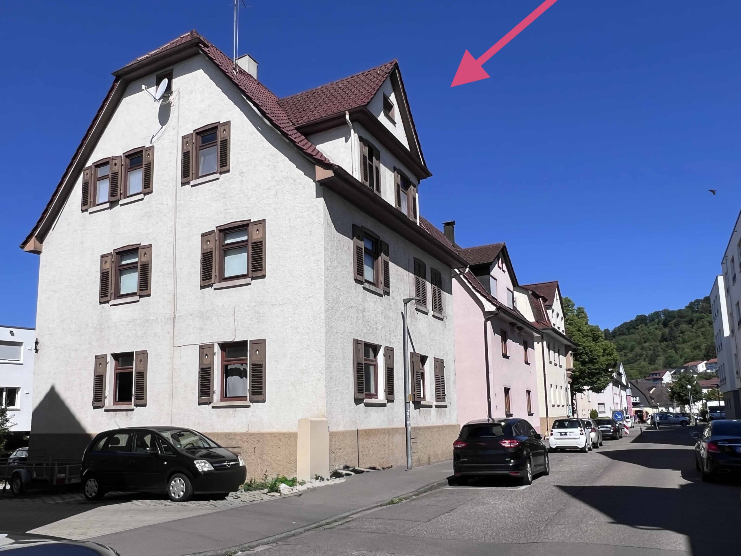 4-FH in der Innenstadt. Sanierungsbedürftig. Vermietet.