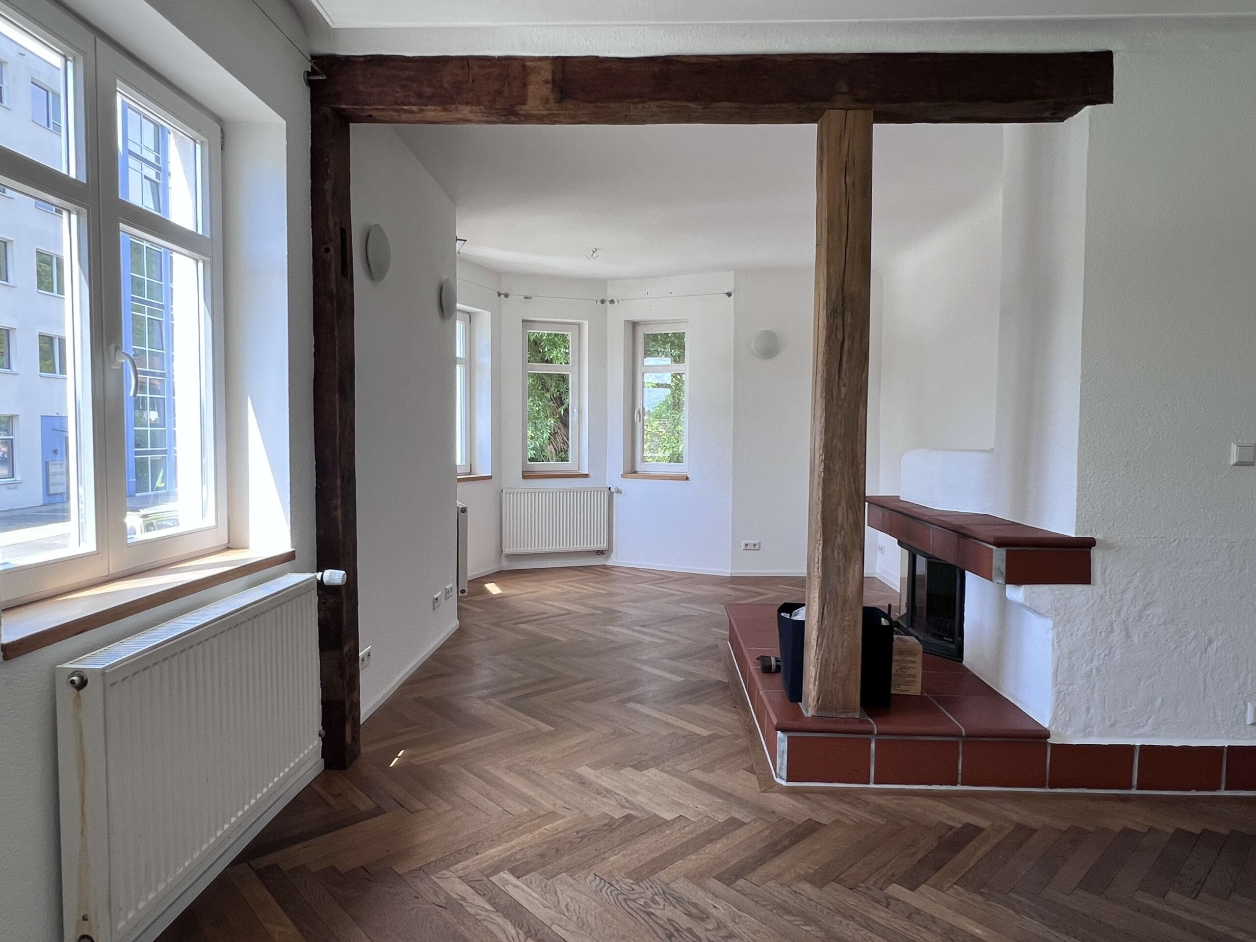 Wohnzimmer mit Kamin
