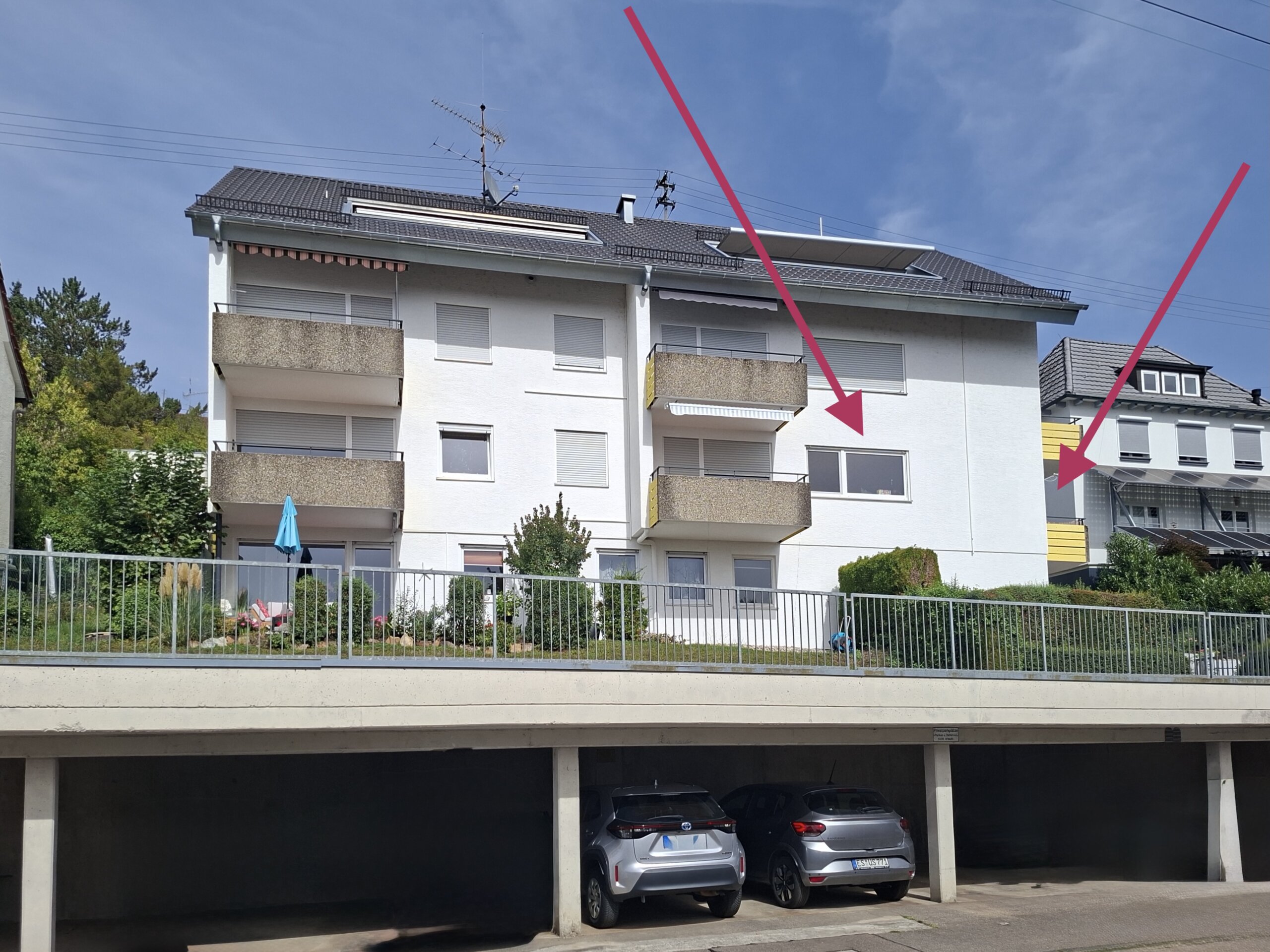 Schöne 2,5-Zi-Wohnung in Halbhöhenlage. Balkon. Stellplatz inklusive. Frei.