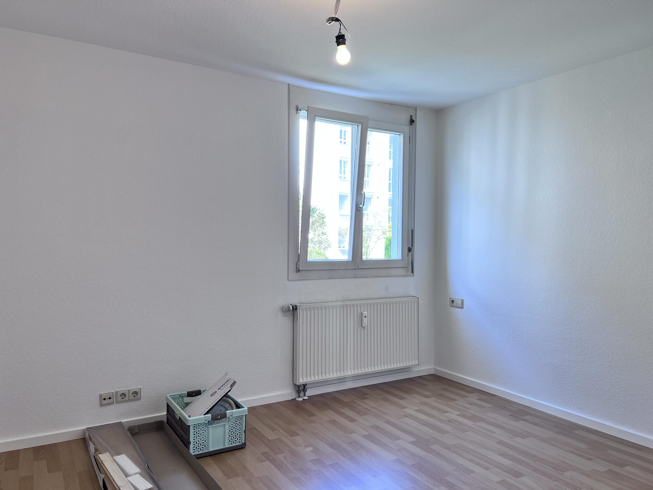 Das Schlafzimmer - überall neuer Laminatboden