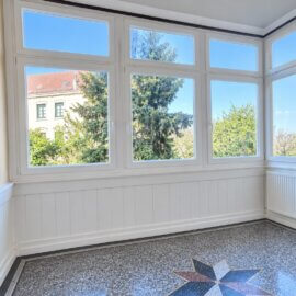 Veranda (KI unterstützt von Pflanzen befreit)