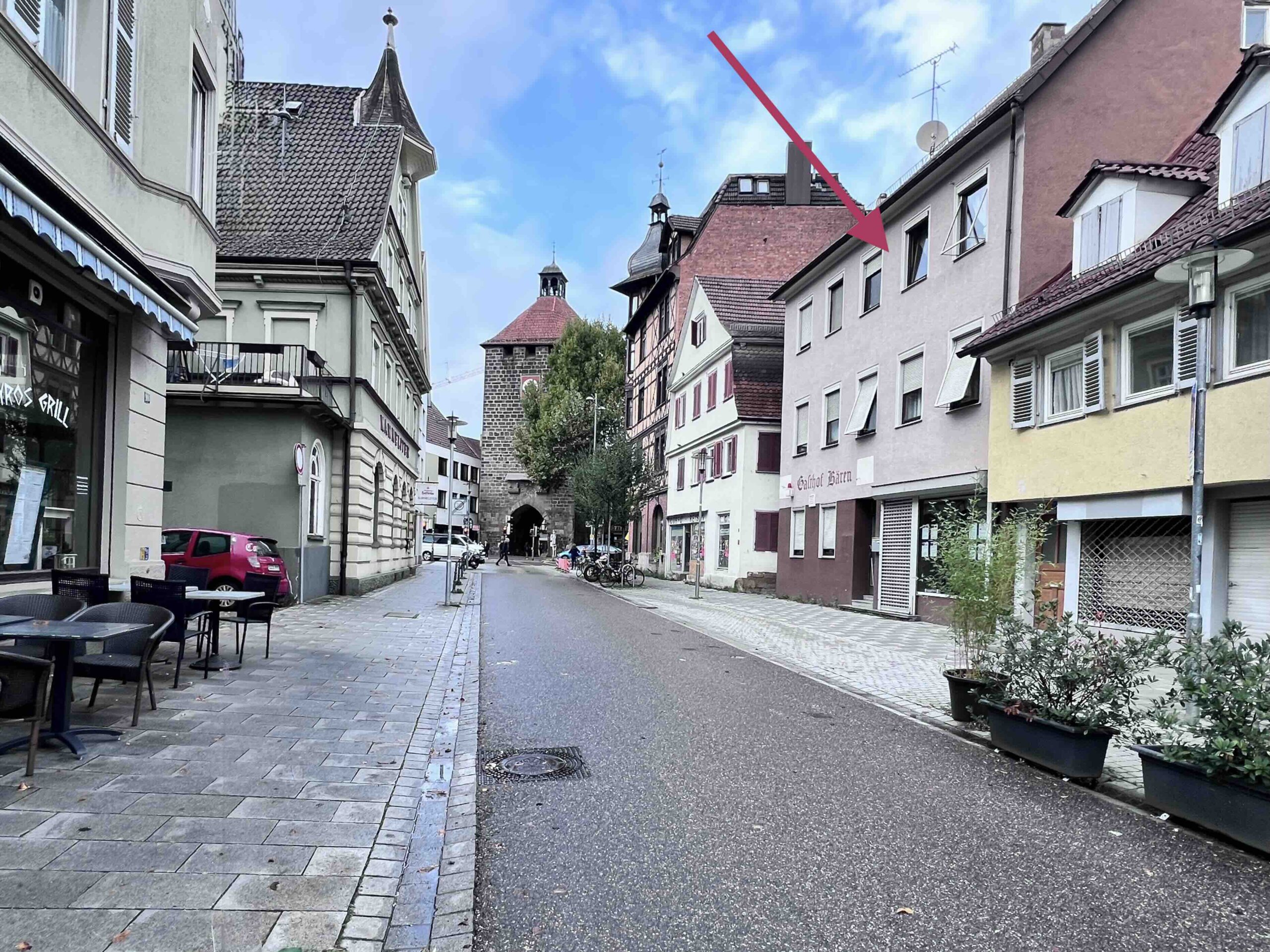 Wohn- und Geschäftshaus + Einfamilienhaus mit Garten in 2.Reihe