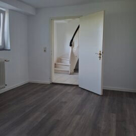 Zimmer UG+Treppenaufgang